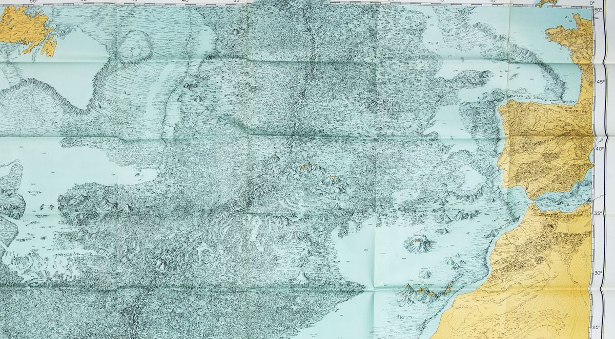 Diagrama fisiográfico del Atlántico Norte dibujado por Marie Tharp y Bruce Heezen en 1957, con la dorsal mesoatlántica en el centro y la península ibérica a la derecha